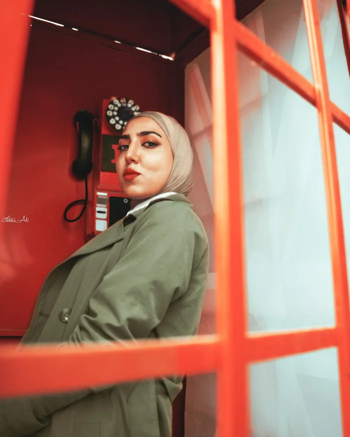فاشن — داخل الكادر الأحمر